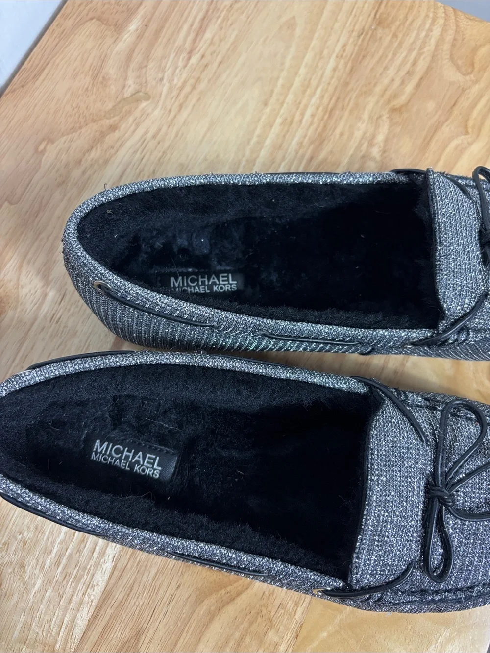 Micheal Kors Sutton Silver Metallic faux fur lined moccasin size 10 Shimmery